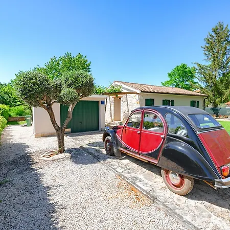 Casa Toni With Whirpool In Kastelir, Istria Feriehus