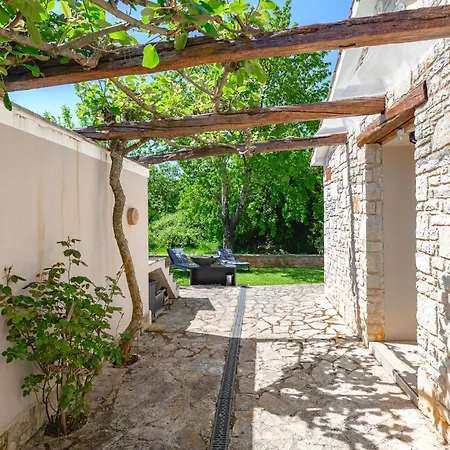 Holiday home Casa Toni With Whirpool In Kastelir, Istria *