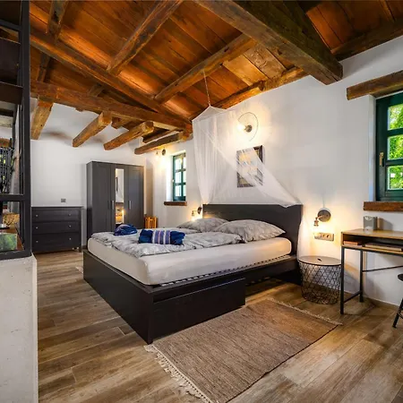Casa Toni With Whirpool In Kastelir, Istria