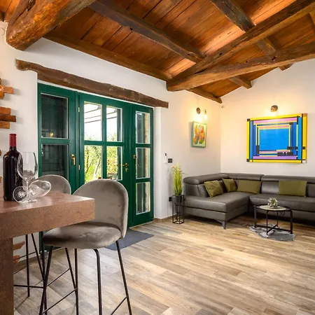 Casa Toni With Whirpool In Kastelir, Istria Feriehus *